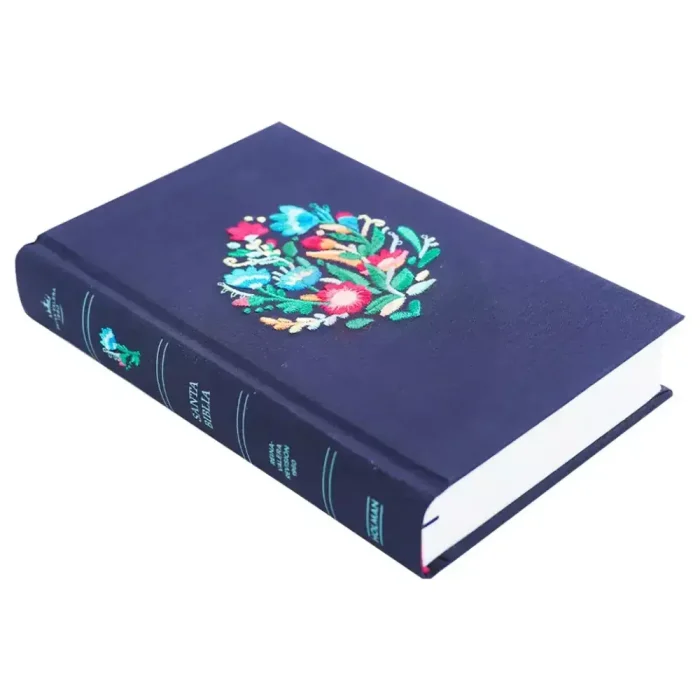 Biblia RVR Juvenil con bordado de flores - Azul - Imagen 2